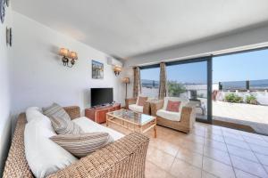Bungalow Olas del Risco - Ocean views - Beach 2 min By Lanzarote Vacation Homes
