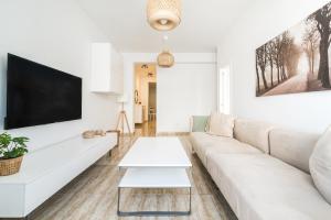 Home2Book Elegant Urban Apartment La Naval