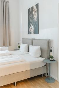 Conrad-B 01 by ROCKCHAIR Apartments l SUPERHOST Status l Super Flat, 3 Bedrooms 2 Bathrooms welcomes you!