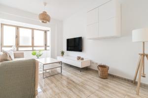 Home2Book Elegant Urban Apartment La Naval