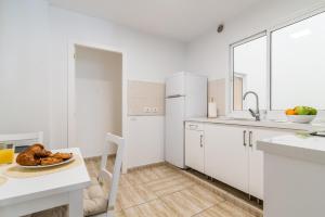 Home2Book Elegant Urban Apartment La Naval