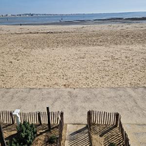 Exceptionnel les pieds dans leau avec vue sur la mer