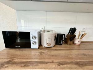 30 Convenient Central 2BR Apartment