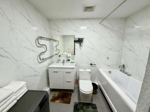 30 Convenient Central 2BR Apartment