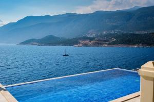 Villa Alis stunning sea view with Infinity Pool