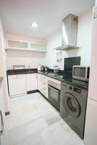 Unique Waterfront 2 BR - Marina Walk & Beach