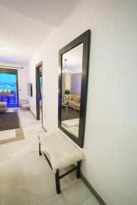 Unique Waterfront 2 BR - Marina Walk & Beach