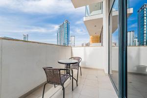 Escape24 Elegant 1BR with Burj khalifa Views in Meydan One