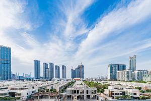 Escape24 Elegant 1BR with Burj khalifa Views in Meydan One