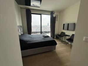 BW Metropolitan Penthouse with River View