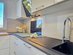 Le Marin, vue mer dexception avec balcon filant