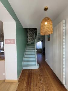 Maisons de Familles Beautiful city home with a pool table foosball table