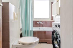 Mastalerza Spacious Apartment by BookingHost