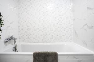 BrandNew Tranquil apartment with FREE PARKING