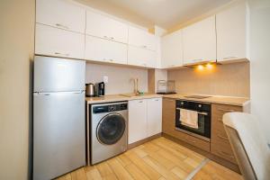 Central 2BR Apartment w Private Garage
