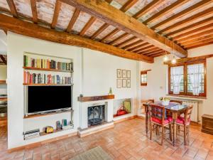 Belvilla by OYO Typical country house with pool