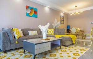 Elegant 1BR at Alba Gardens,Steps from Yaya Centre