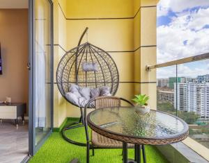 Elegant 1BR at Alba Gardens,Steps from Yaya Centre