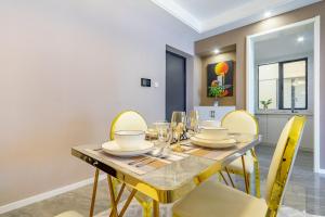 Elegant 1BR at Alba Gardens,Steps from Yaya Centre
