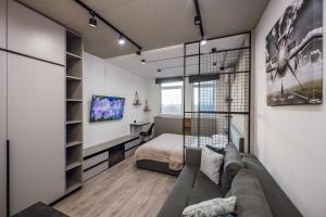 10-68b Manhattan, Beresteiskyi 11, Kyiv, Politekh metro nearby, stunning city view, 15 kW backup power, Petrovdom Apartment