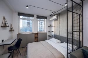 10-68b Manhattan, Beresteiskyi 11, Kyiv, Politekh metro nearby, stunning city view, 15 kW backup power, Petrovdom Apartment
