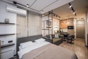 10-68b Manhattan, Beresteiskyi 11, Kyiv, Politekh metro nearby, stunning city view, 15 kW backup power, Petrovdom Apartment