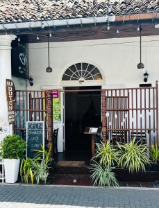 Old Dutch House