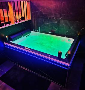 Desir Masqué love room