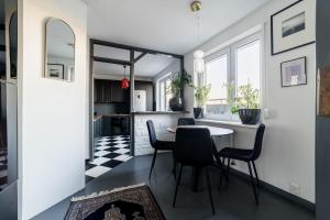 Stary Browar Two-Level Apartment by BookingHost