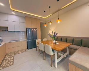 LYLAC Home Saigon NBK - Private Oasis 5BR Duplex in D1 near Japantown