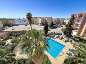 Le Briza - Piscine - Terrace avec vue sur la plage du Grazel