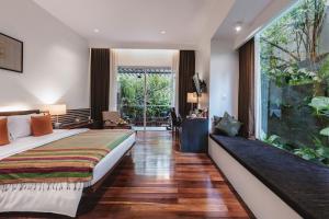 Lynnaya Urban River Resort