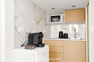 Elegant studio avec mezzanine