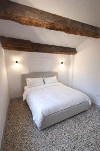 Charming 6-People Stay in Campo Santi Apostoli by Bricola Apartments