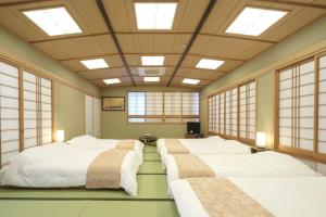 TSUTENKAKU BASE 77-Group Stay up to 8