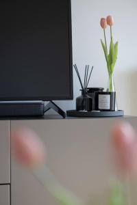 Modern Apartment with a Balcony in Warsaw by Noclegi Renters