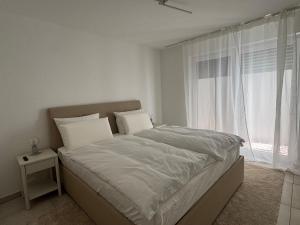 Moderne, helle Wohnung mit großer Terrasse , Bright, modern apartment with large sun terrace
