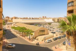 Alicante City Center Apartment - 3BR Luxury, Renfe Station View, Lift