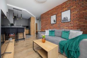 Modern Apartment with Parking & Balcony Suited For Remote Work by Noclegi Renters