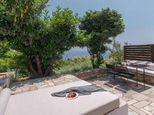 Om Living Pelion