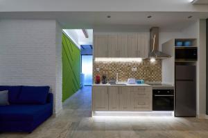 Filipinas Flowers in Ruzafa by Invalencia