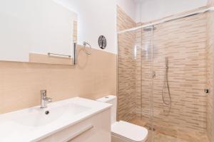 Filipinas Flowers in Ruzafa by Invalencia