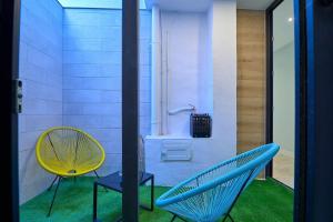 Filipinas Flowers in Ruzafa by Invalencia