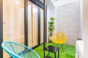 Filipinas Flowers in Ruzafa by Invalencia