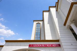Hotel Golden Retreat - At Anand Railway Station