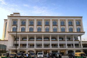Hotel Golden Retreat - At Anand Railway Station