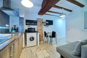 Tree Plaza A Suite by Invalencia