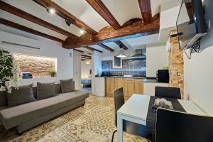 Tree Plaza B Suite with terrace by Invalencia
