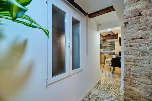 Tree Plaza B Suite with terrace by Invalencia