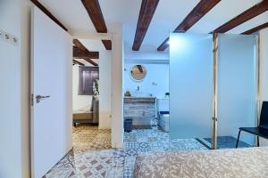 Tree Plaza B Suite with terrace by Invalencia